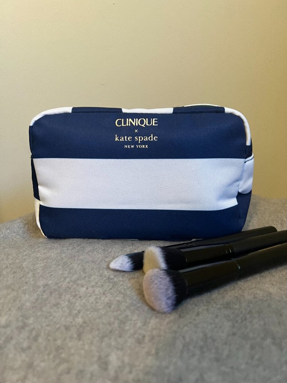 Clinique x Kate Spade New York Cosmetic Bag / Travel Pouch
